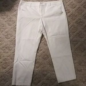 * Never Worn* White stretch capri pants